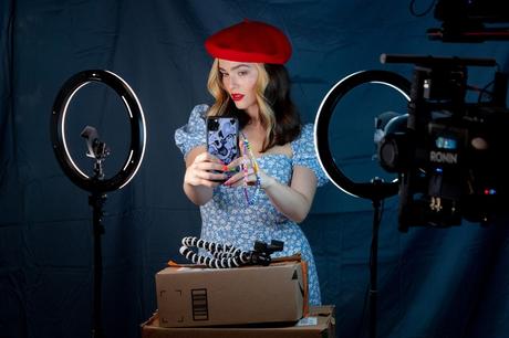 Premier trailer pour Not Okay de Quinn Shepard