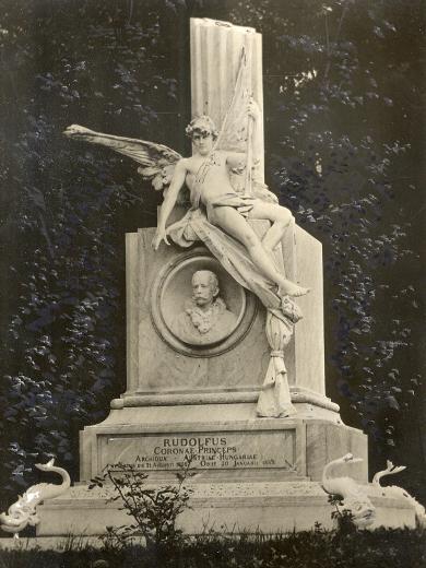 Le monument au prince héritier Rodolphe à l'Achilleion et ses voyages