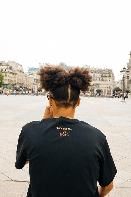 Uniqlo rassemble des artistes et athlètes autour de sa collection « Peace for All » Uniqlo rassemble des artistes et athlètes autour de sa collection « Peace for All »