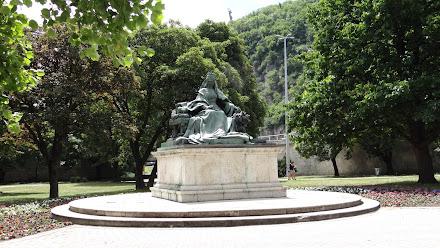 Le monument de l'impératrice Élisabeth à Budapest. Les photos de M. Michel Casse