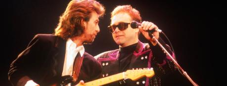 George Harrison n’a jamais pensé à la musique d’Elton John : “Sa musique est faite selon une formule”.