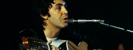 La première chanson des Beatles sur laquelle Paul McCartney a joué de la guitare.