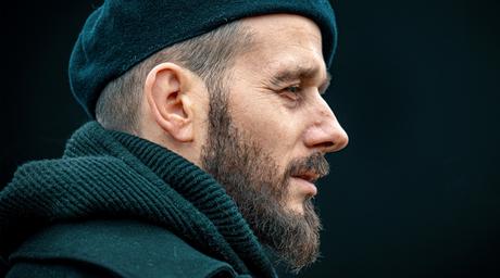 Premières images officielles pour L'Abbé Pierre de Frédéric Tellier