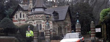 La femme de George Harrison a déclaré qu’il avait été courageux et qu’il avait voulu survivre à l’invasion de leur maison en 1999, et que c’était une “victoire”. La femme de George Harrison a déclaré qu’il avait été courageux et qu’il avait voulu survivre à l’invasion de leur maison en 1999, et que c’était une “victoire”.