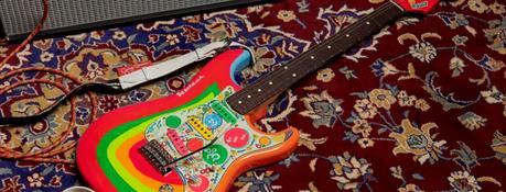 La nouvelle Stratocaster Rocky de George Harrison de Fender est un chef-d'œuvre psychédélique.