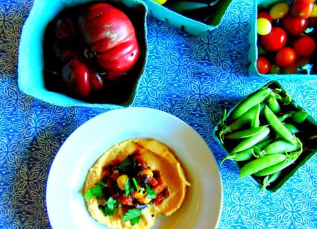 Houmos de pois jaunes et ragoût d'aubergine Houmos de pois jaunes et ragoût d'aubergine
