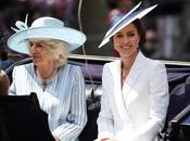 Kate Middleton porte robe manteau ivoire cérémonie remise drapeaux 2022