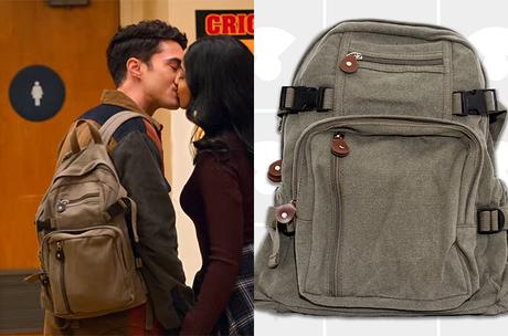 NEVER HAVE I EVER : Paxton Hall-Yoshida’s backpack in S3E01