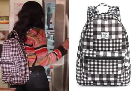 NEVER HAVE I EVER : Devi’s gingham backpack in S3E05