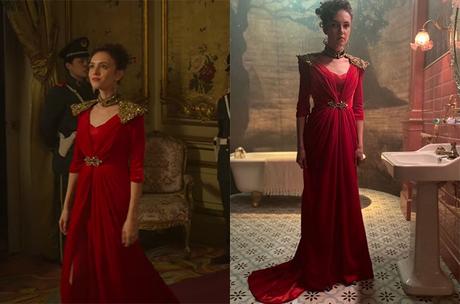 AU SERVICE DU PASSÉ : la robe en velours rouge d’Anya dans l’épisode 5