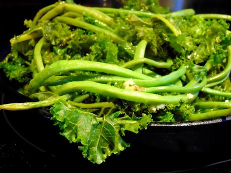 Grillades de seitan avec haricots nouilles et kale Grillades de seitan avec haricots nouilles et kale