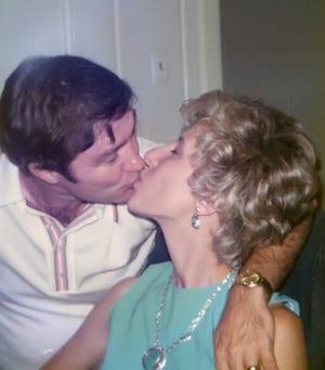 Max et Gene Alice Sherman sont vus sur cette photo prise alors que Max Sherman était président de la West Texas State University à la fin des années 1970 et au début des années 1980.