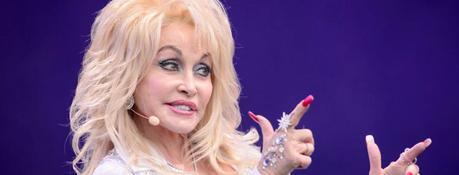 Dolly Parton a déclaré avoir eu le cœur brisé par la mort de John Lennon