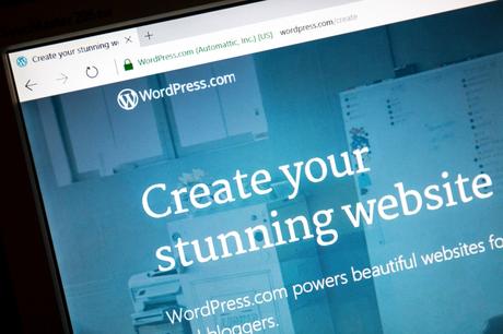 Ostersund, Suède - 23 juin 2016 : site WordPress sur un écran d'ordinateur.  WordPress est un système de gestion de contenu (CMS) gratuit et open-source basé sur PHP et MySQL