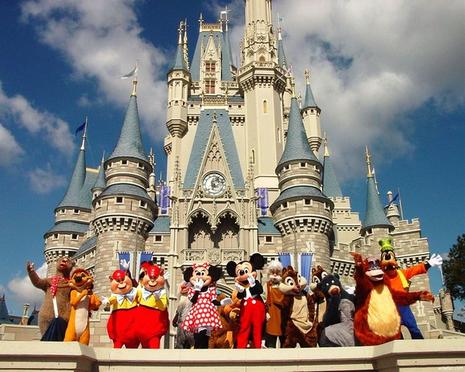 Des salonais accueillis en véritables stars à Disneyland Paris !