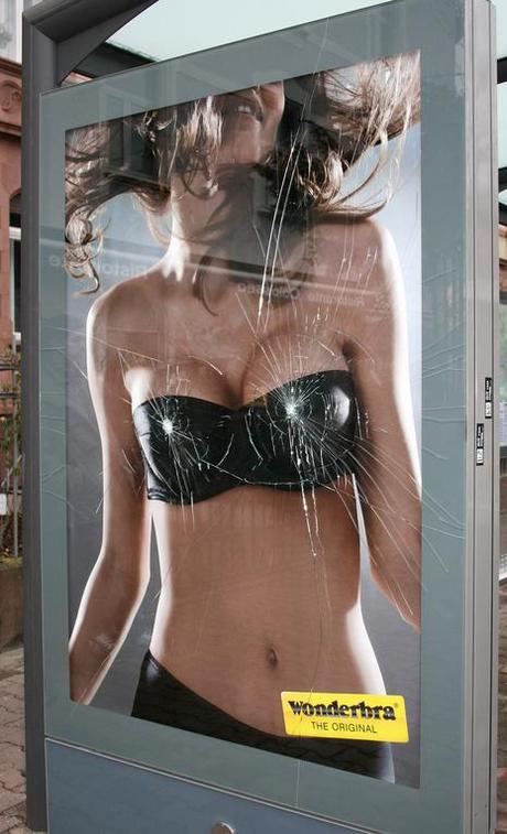 Wonderbra fait aussi d'excellente publicité en image...