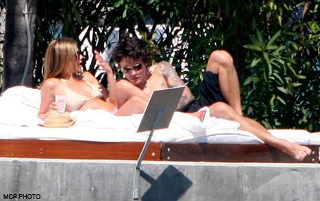 Image and video hosting by TinyPic