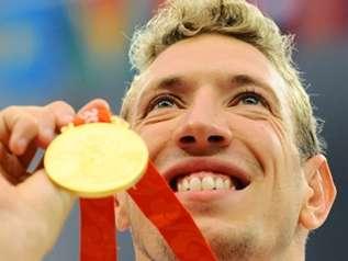 JO : Alain Bernard devient Champion Olympique du 100m nage libre