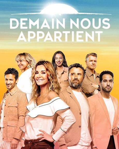 STYLE : la blouse asymétrique d’Ingrid Chauvin sur un visuel DNA