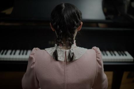 Esther : Le réalisateur William Brent Bell tutoie l'idée d'un troisième film. Esther : Le réalisateur William Brent Bell tutoie l'idée d'un troisième film.