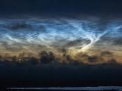 nuage noctulescent brillant dans nuit Monts d'Arrée