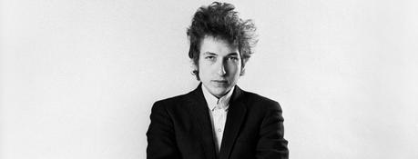 John Lennon explique pourquoi Paul McCartney était “jaloux” de Bob Dylan.