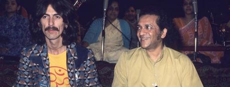 Ravi Shankar a déclaré qu’il voulait donner à George Harrison tout ce qu’il pouvait lorsqu’ils se sont rencontrés pour la première fois : “Il parle si bien”.