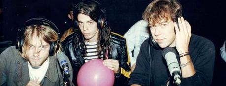 Un medley à la guitare de chansons des Beatles jouées dans le style distinctif du grunge des années 1990 Un medley à la guitare de chansons des Beatles jouées dans le style distinctif du grunge des années 1990