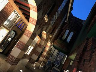 Extérieur. Bremen (Brême). Soir/nuit. Extérieur. Bremen (Brême). Soir/nuit.