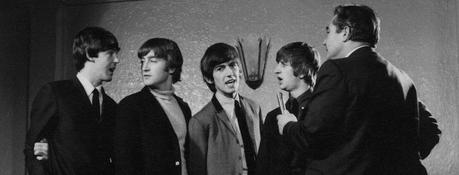 Le tempérament de George Harrison dans les entretiens avec les Beatles : Toujours direct, il vous regardait droit dans les yeux”.