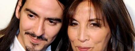 Le fils de George Harrison, Dhani, âgé de 12 ans, l’a rejoint sur scène pour son premier concert devant 50 000 fans. Le fils de George Harrison, Dhani, âgé de 12 ans, l'a rejoint sur scène pour son premier concert devant 50 000 fans.