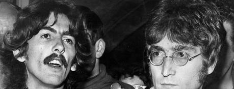 John Lennon a dit que George Harrison monterait sur un tapis magique à l’âge de 40 ans. John Lennon a dit que George Harrison monterait sur un tapis magique à l'âge de 40 ans.