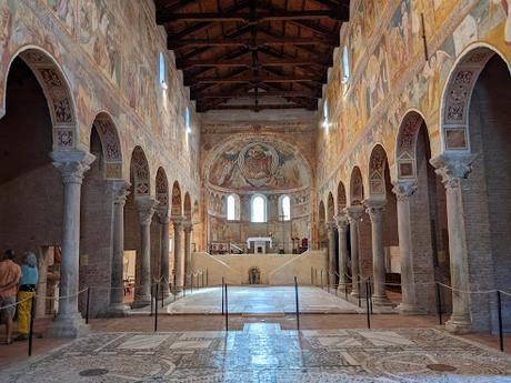 Abbaye romane de Pomposa en Romagne — Reportage photographique —  30 photos