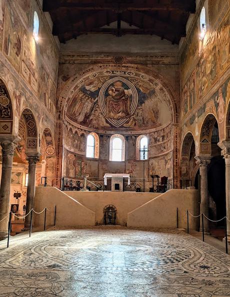 Abbaye romane de Pomposa en Romagne — Reportage photographique —  30 photos