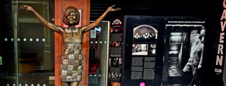 La statue de Cilla Black toujours absente de Mathew Street Cilla Black était-elle amie avec les Beatles ? Amitié avec les Fab Four