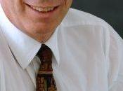 Portrait l’ancien Kingston, Ont. maire Harvey Rosen dévoilé l’hôtel ville Kingston