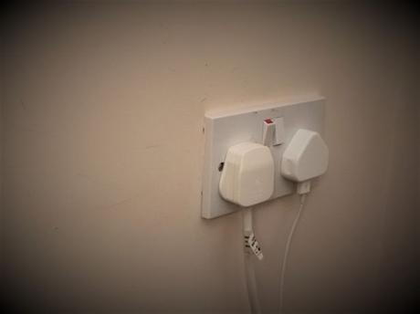 British Gas publie un message sur un téléphone portable pour aider les clients à récupérer 60 £ Prises dont une en veille