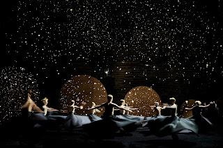 Le moine noir de et mis en mise en scène par Kirill Serebrennikov dans la Cour d’Honneur du Palais des Papes (Avignon 2022)