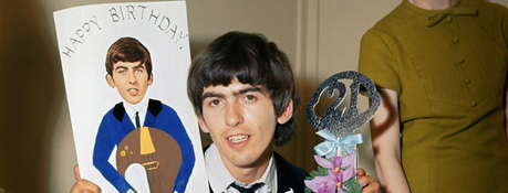 Que cadeau d'anniversaire a eu George Harrison pour ses 21 ans ?