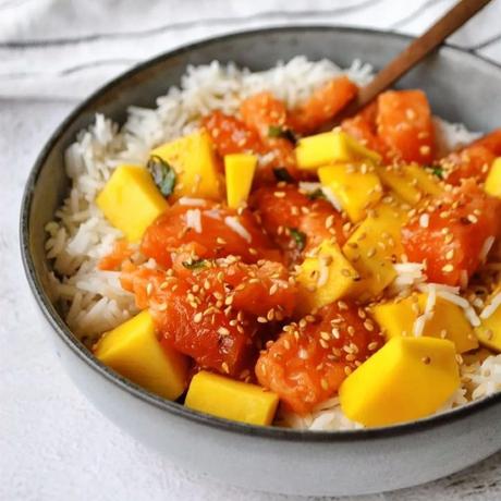 Poke bowl saumon mangue basilic