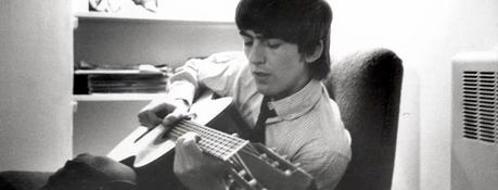 La première personne qui a vraiment intéressé George Harrison à la guitare La première personne qui a vraiment intéressé George Harrison à la guitare