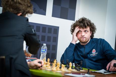 Hans Niemann 19 ans remporte son duel face à Magnus Carlsen !