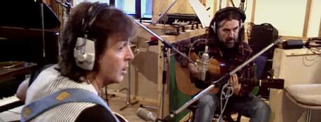 Paul McCartney a déclaré qu’il était difficile de penser à George Harrison comme à un adulte. Paul McCartney a déclaré qu'il était difficile de penser à George Harrison comme à un adulte.