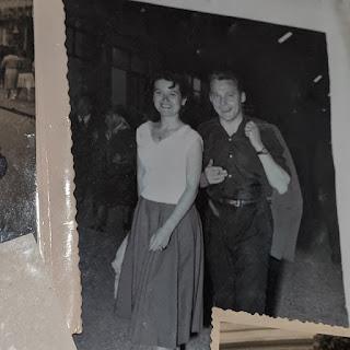 1712. Ma grand-mère 1712. Ma grand-mère