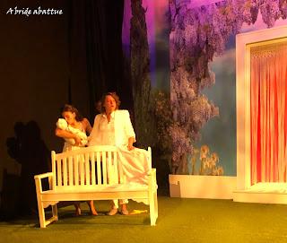 Gazon maudit mis en scène par Hélène Zidi au Théâtre du Roi René (Avignon 2022)