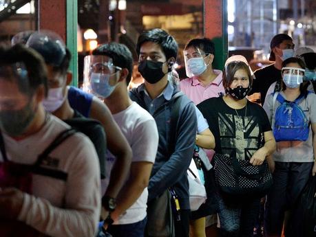 Escroqueries par SMS aux Philippines : les noms des clients sont “récoltés”, les SMS avec les noms des destinataires déclenchent des enquêtes 2021-01-07T121912Z_22778600_RC203L92S5GJ_RTRMADP_3_HEALTH-CORONAVIRUS-PHILIPPINES-POLL-(lecture seule)