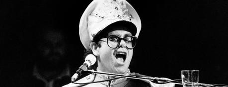 Regardez T. Rex jouer avec Elton John et Ringo Starr. Regardez T. Rex jouer avec Elton John et Ringo Starr.