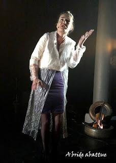 Là le feu, de et mis en scène par Jonathan Lobos, Salle Tomasi (Avignon 2022) Là le feu, de et mis en scène par Jonathan Lobos, Salle Tomasi (Avignon 2022)