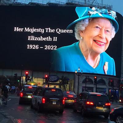 La reine Elizabeth II en trois notes de blog