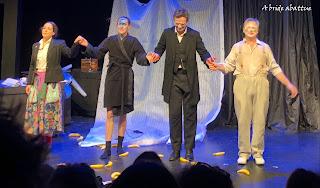 Bananas (and Kings), de et mis en scène par Julie Timmerman au Théâtre de l’Oulle (Avignon 2022)